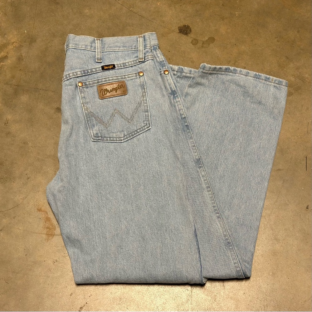 Wrangler Men's Relaxed Fit Jeans in Light Blue